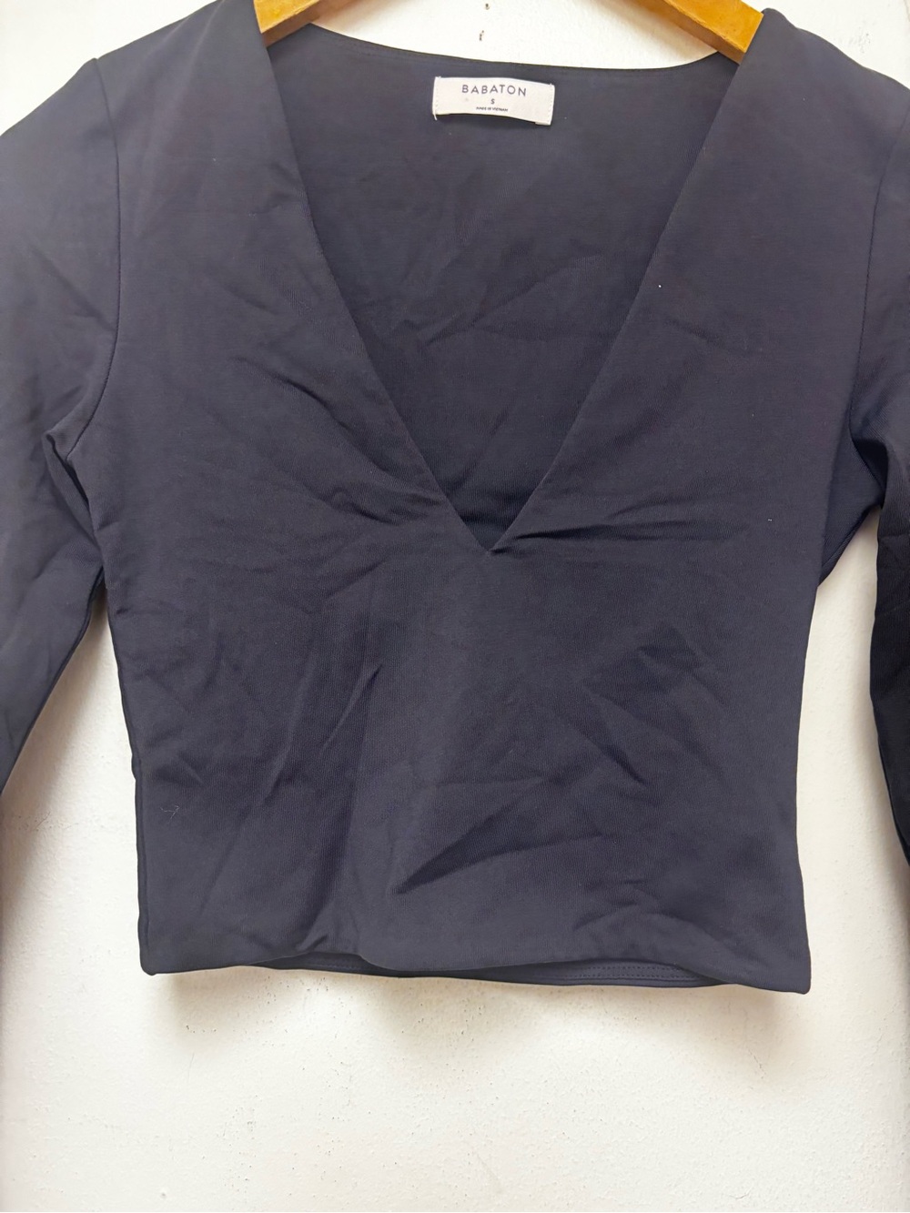 Babaton Contour V Neck Longsleeve Top - Picture 7 of 11